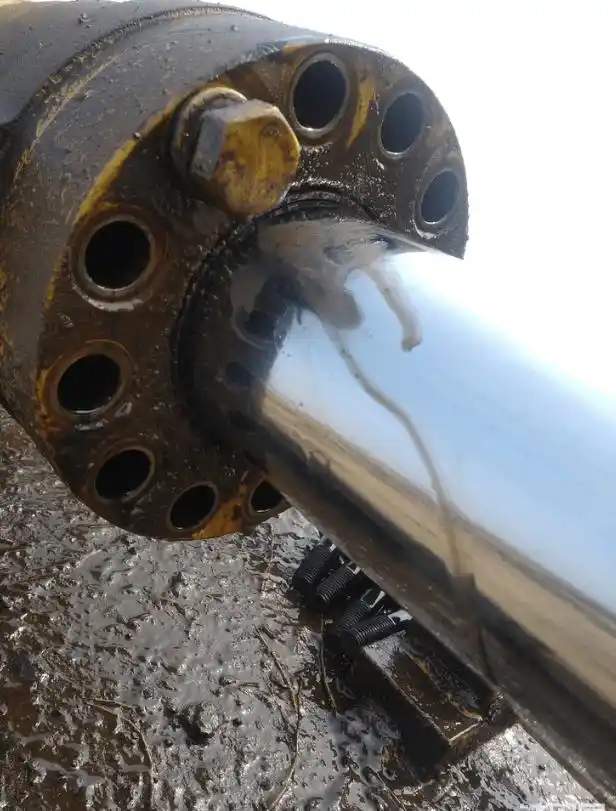 Jakie są wspólne przyczyny wycieku oleju w cylindrach hydraulicznych？