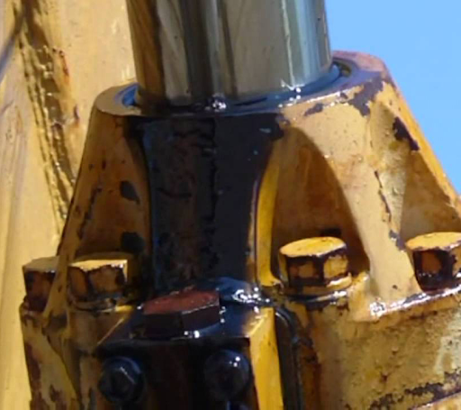Jak można rozwiązać problem wycieku oleju hydraulicznego?