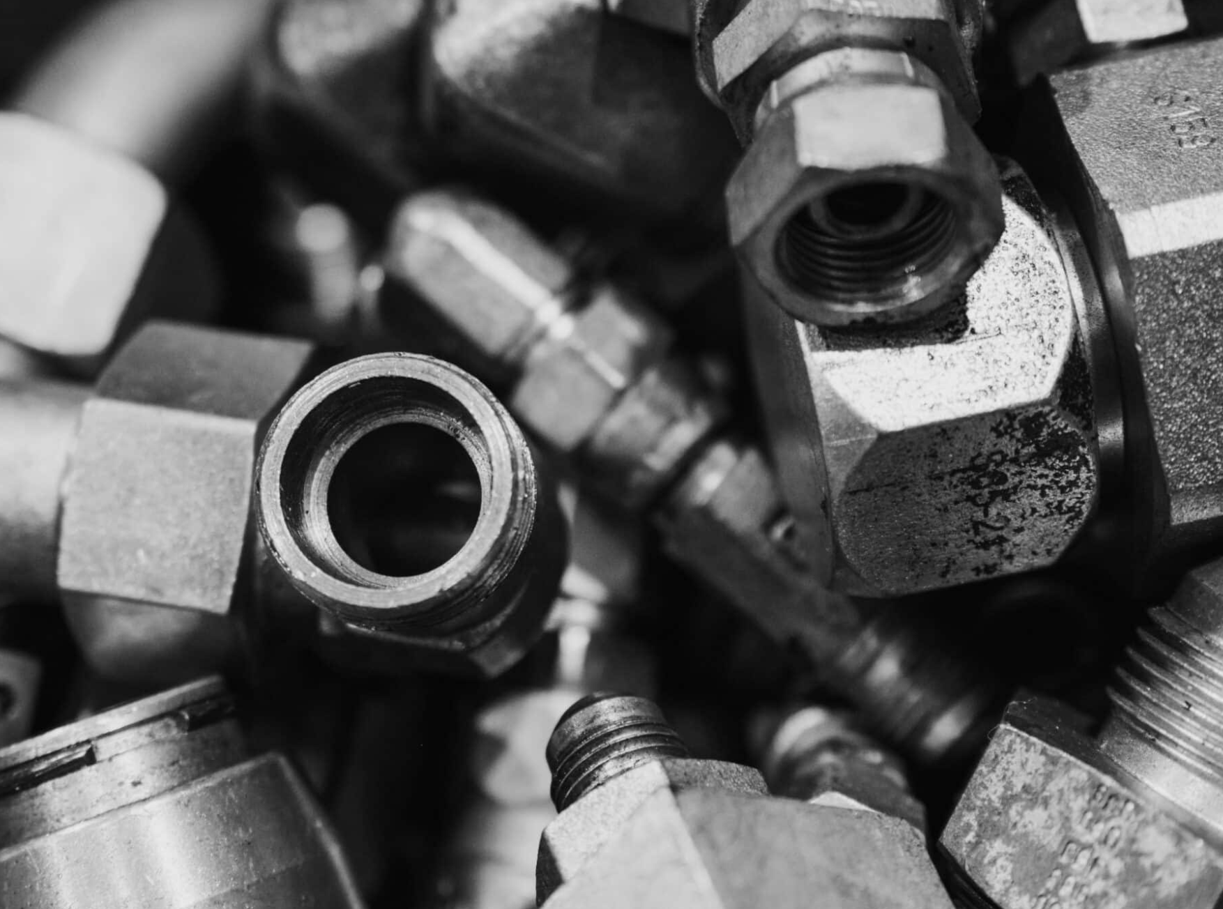 Przewodnik po wyborze złączy hydraulicznych: kluczowe czynniki, które należy szybko opanować